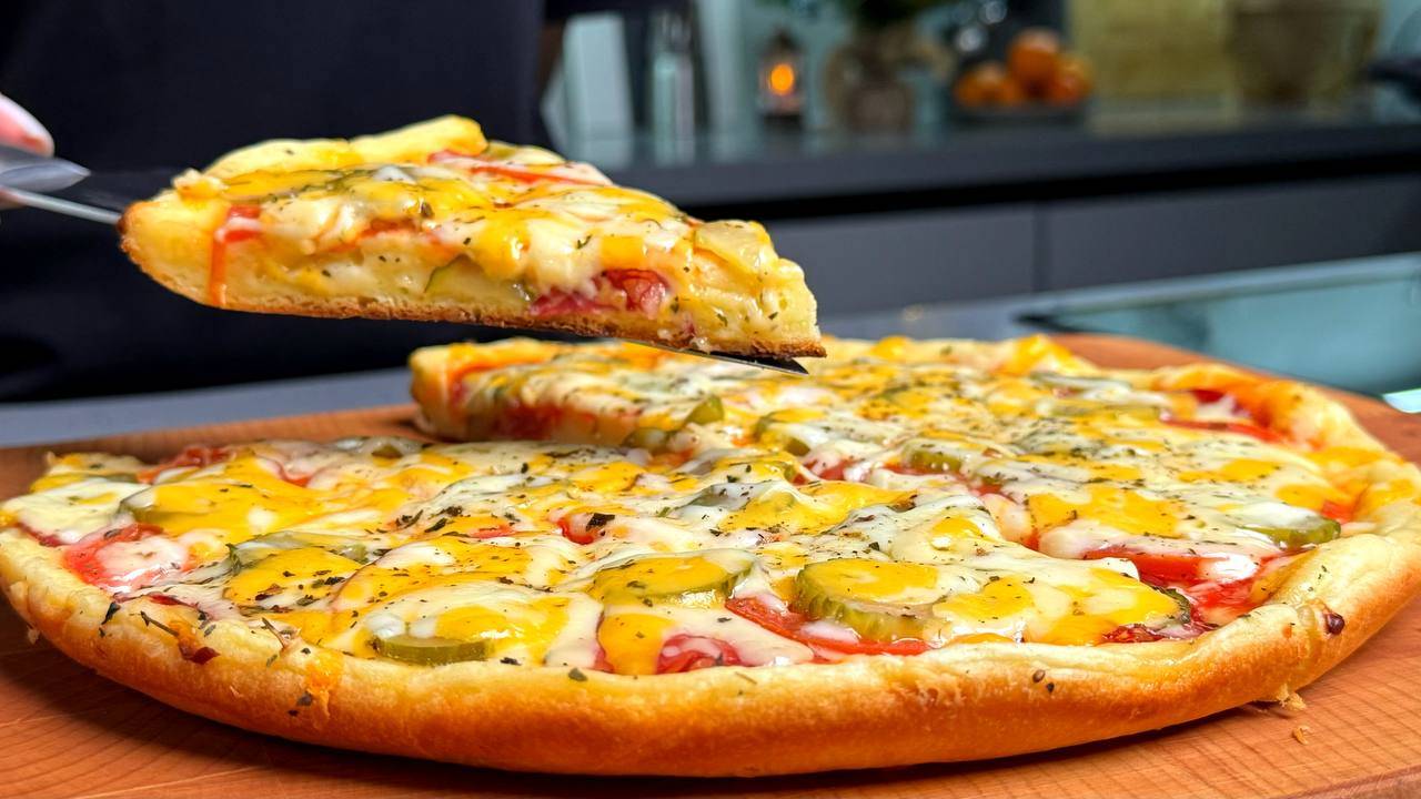 Самая быстрая ПИЦЦА ! Все смешали и на сковороду! Проще и быстрее рецепта не знаю! Вкусно , быстро. смотреть онлайн