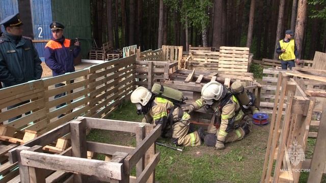 В Томской области определили лучшее звено газодымозащитной службы смотреть онлайн