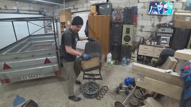 Стул на пружине. смотреть онлайн