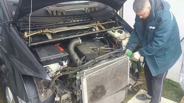 № 48. MB Viano 2.2 CDI. Пятнадцати летний мерседес не даст расслабиться.