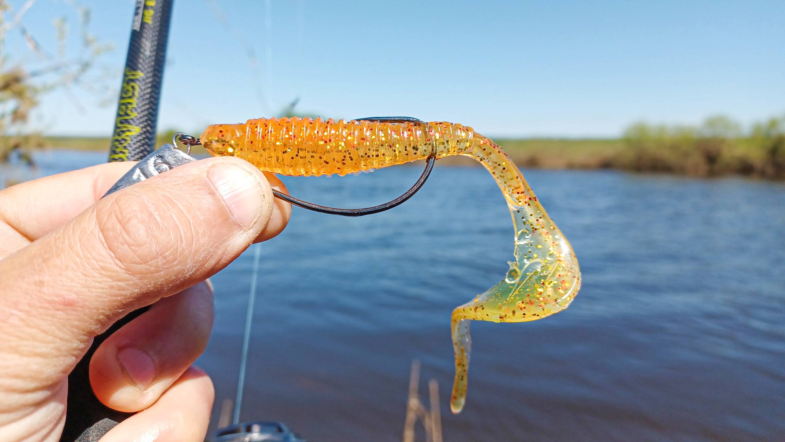СОМНЕВАЮСЬ в НАЛИЧИИ РЫБЫ СТАВЛЮ эту приманку! Рыбалка на спиннинг на реке смотреть онлайн
