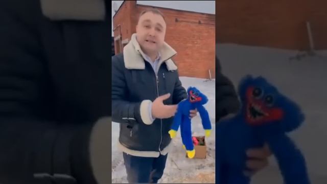 Дебильный патриот на дебильной акции патриотизма жжё?