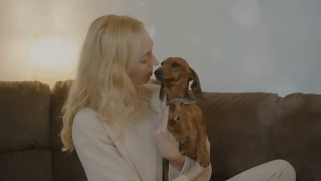 Муж застал свою жену с собакой. То, что они делали, прос