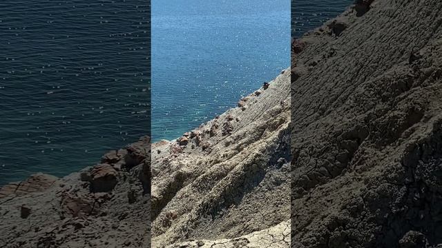 Морская гладь сквозь горы Кавказа