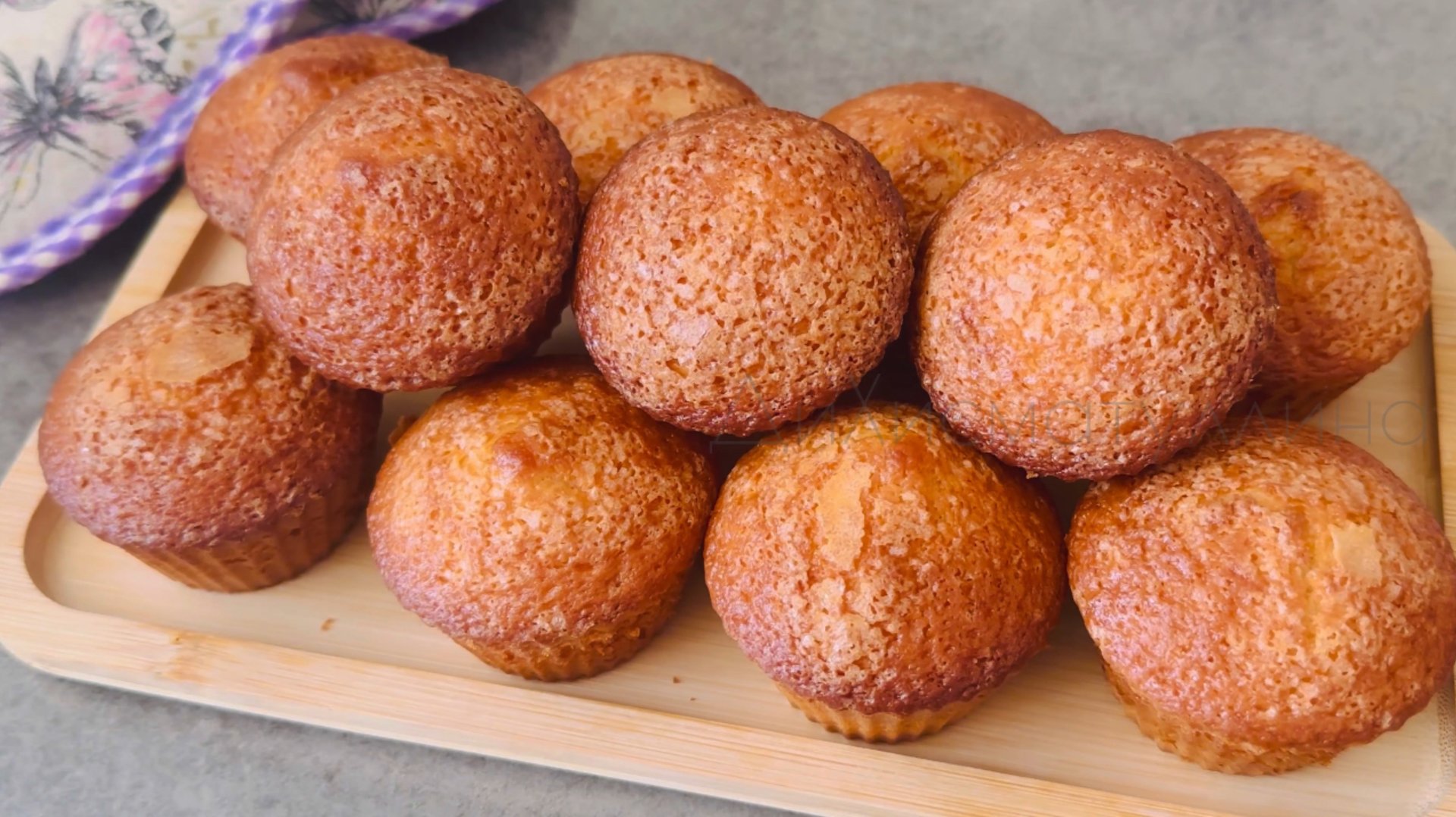 Кексы на кефире / Пышные кексы на кефире в духовке - ну ооочень простой рецепт на скорую руку смотреть онлайн