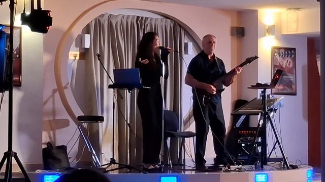 Дарите женщинам цветы