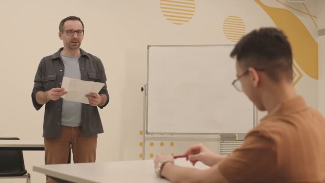 Студент опоздал на пару и получил две задачи. Его отве?