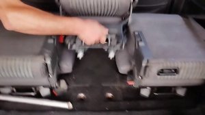 Форд ,«Ford C-Max» снять задние сиденья..