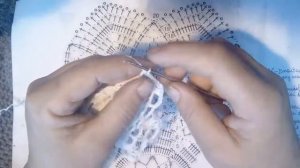 Салфетка крючком с узором ананасов Часть 2