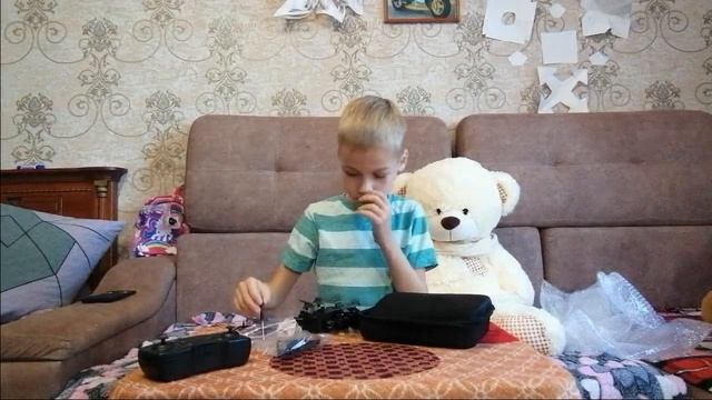 DAN&NIK. Обзор Квадрокоптера с камерой. Учусь управлять.