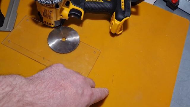 МиниУШМ DeWalt DCS438 - чик и пальцев нет, как нефиг делать. смотреть онлайн