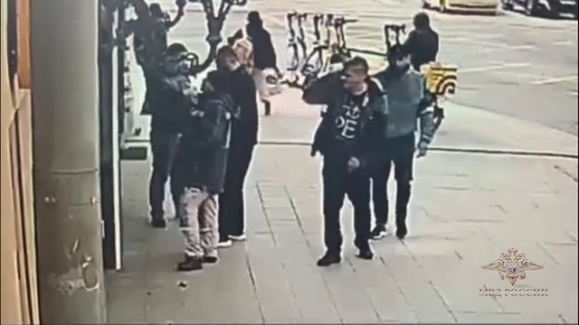 Ирина Волк: В Москве сотрудники полиции в течение часа задержали подозреваемого в карманной краже смотреть онлайн