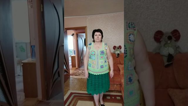 Обзор готового изделия. Летний комплект, связанный крючком.#бабушкинквадрат #юбкакрючком смотреть онлайн