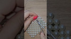 Как прикрепить кнопку к сумке из бусин (2способа)