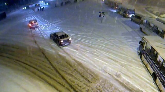 28.11.13 Ярославцы спешат на работу пешком