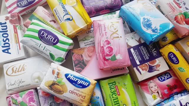 АСМР без слов. Раскладываю красочное мыло , распаковка ,шуршание оберток.