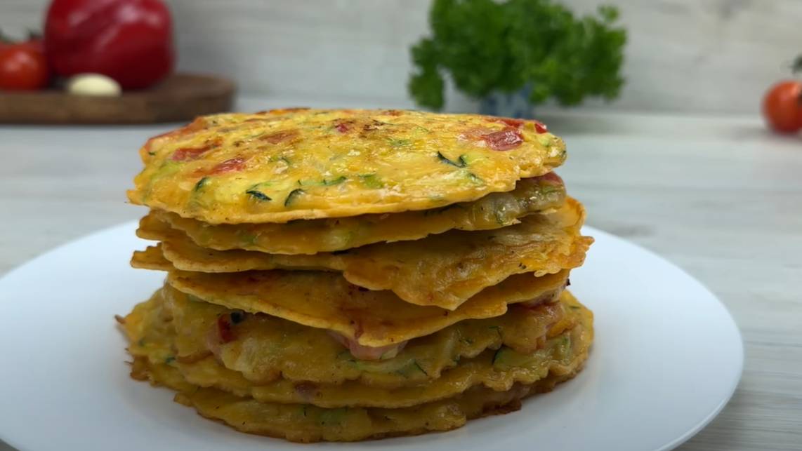 Оладьи из капусты и овощей с сырным соусом смотреть онлайн