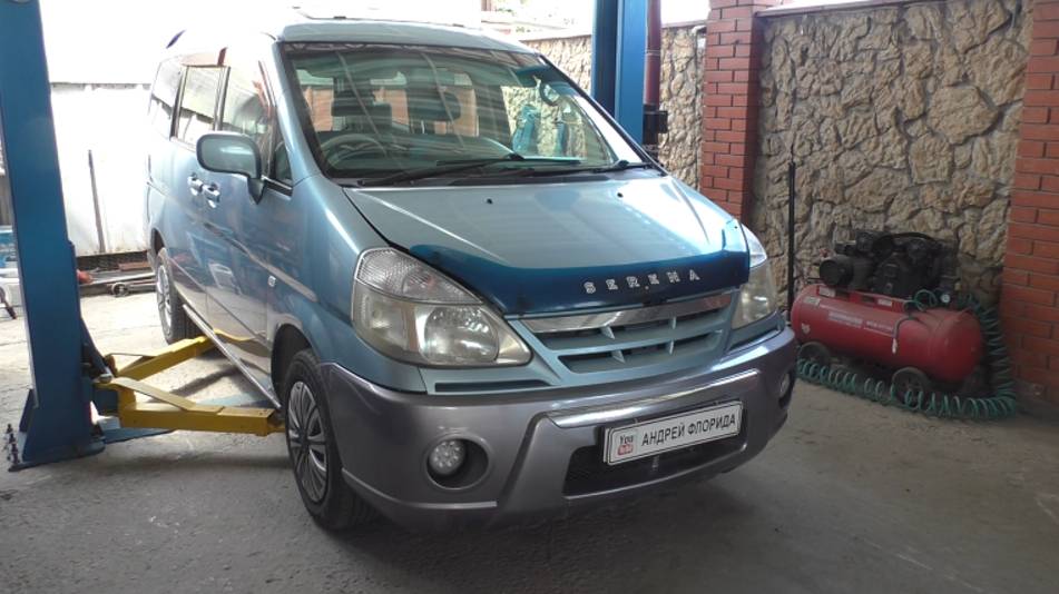 Замена термостата и антифриза на Nissan Serena PC24 Ниссан Серена 2002 года