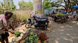 Парфюмерия в Путтапарти. Муж купил мне духи. Самый быстрый шопинг, овощной рынок за 10 минут. (1)