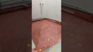 Как сделать ровный пол в ванной и туалете.