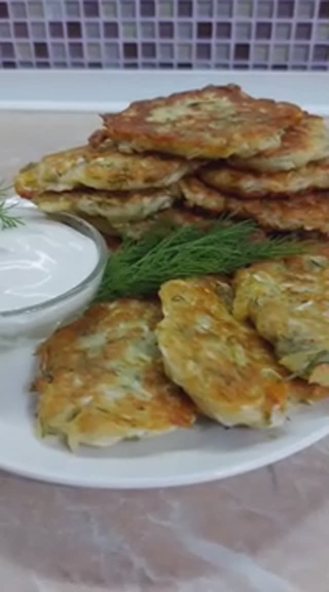 Капустные оладьи с сыром и зеленью смотреть онлайн