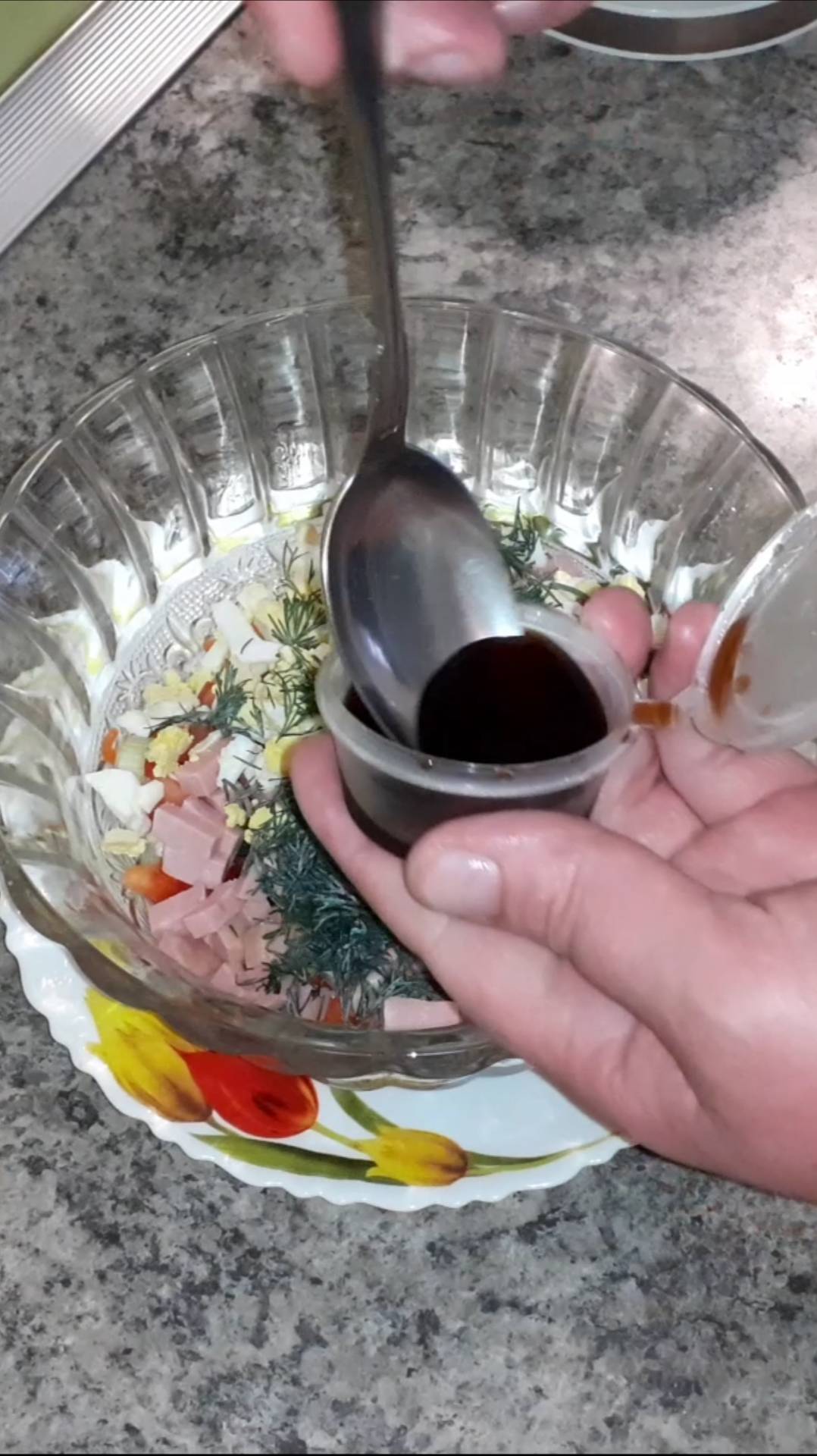 Рецепт вкусного салат. Ингредиенты в комментариях) смотреть онлайн