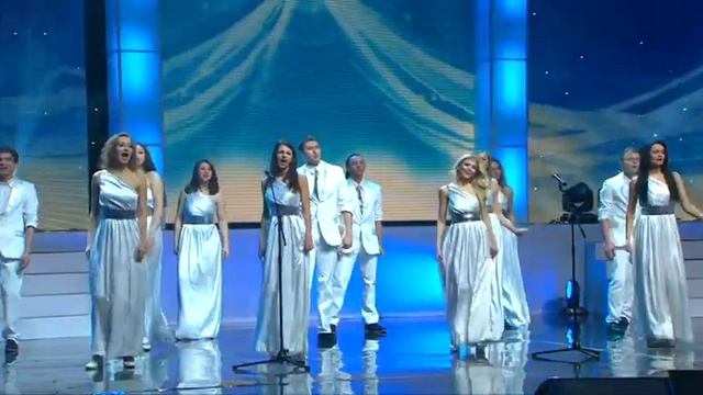 "Людина року-2014". Естрадний хор Alice White "I'm alive" смотреть онлайн