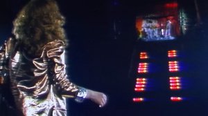 Алла Пугачёва - Канатоходка (Official HD Video) [«Новогодний ат