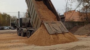 Выгрузка 30 тонн песка