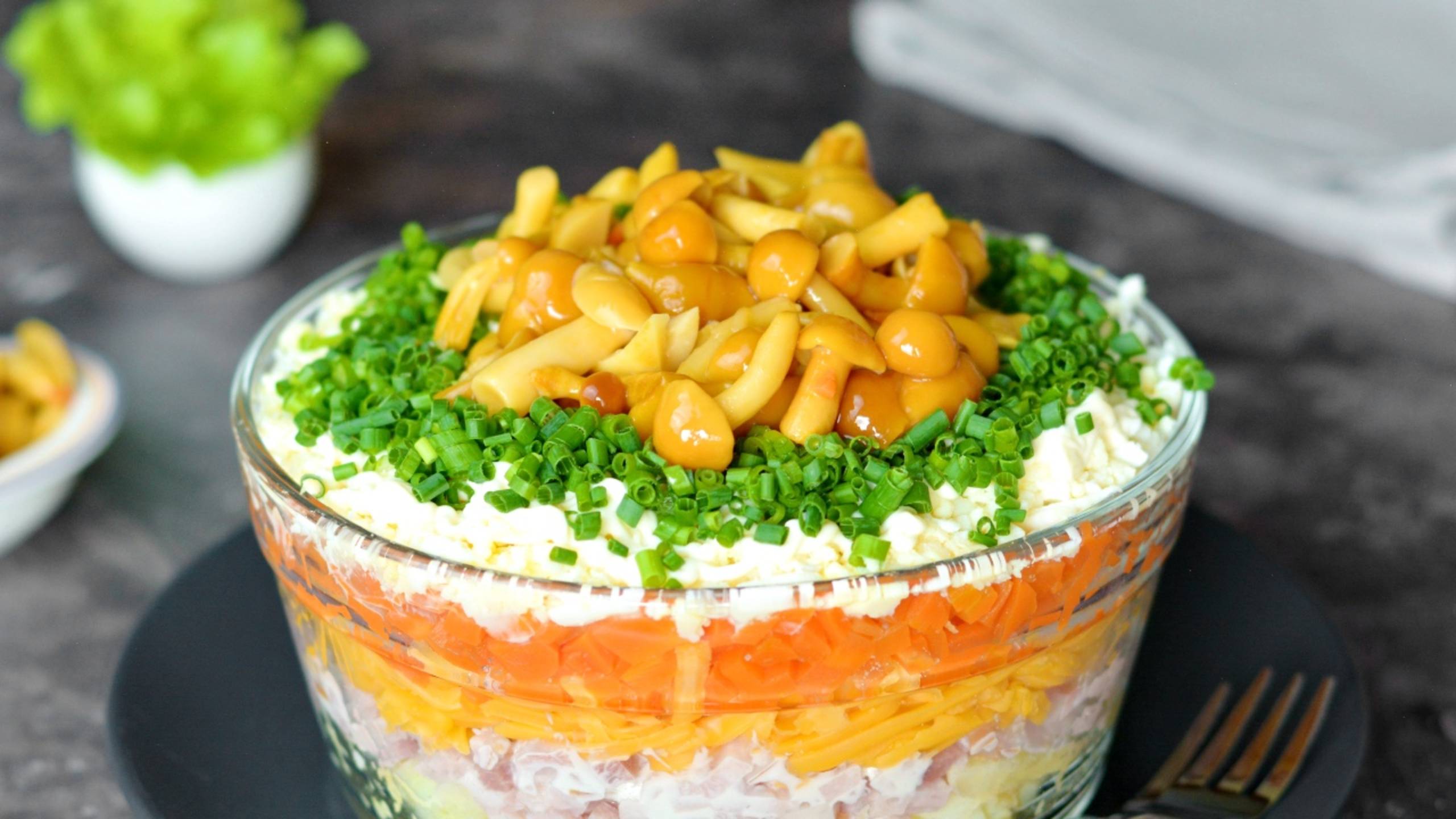 Салат ЛЕСНАЯ СКАЗКА на праздничный стол. Очень вкусно и нарядно! смотреть онлайн