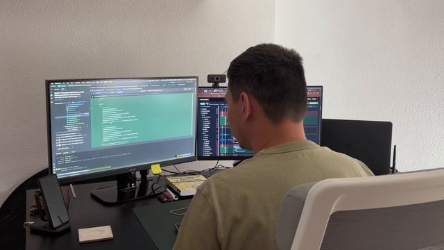 ТИПИЧНЫЙ ДЕНЬ FRONTEND-РАЗРАБОТЧИКА / КАК СТАТЬ ПРОГРАММИ? смотреть онлайн