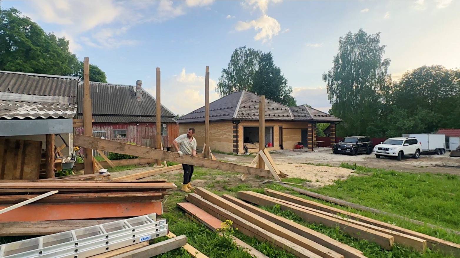 Продолжаем строить навес на две машины. Варим домашний творог. Жизнь простых людей в деревне. смотреть онлайн