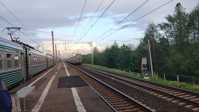 30 мая 2025 г. Электровоз ЭП20-070 с Двухэтажным поездом Большая Вишера смотреть онлайн