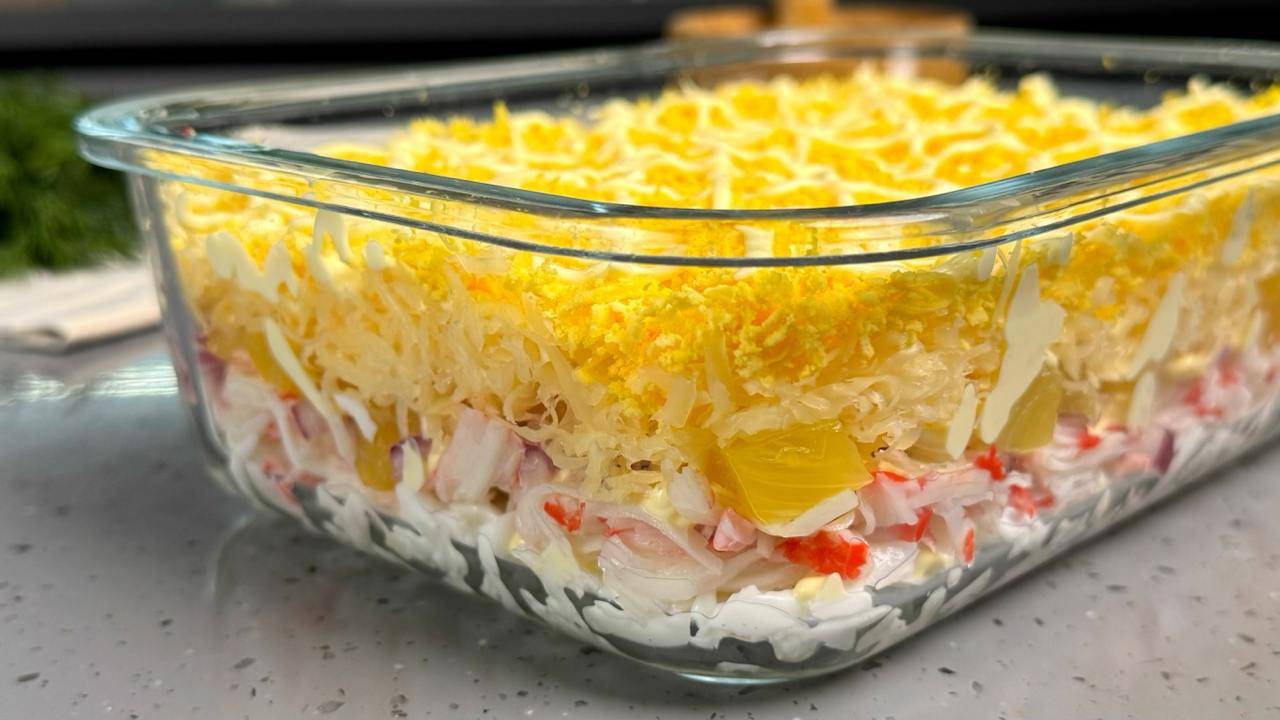 САЛАТ "Нежность" от тётушки Нади ! Всего 5 основных продукта в составе , ВКУСНО, сочно и красиво! смотреть онлайн