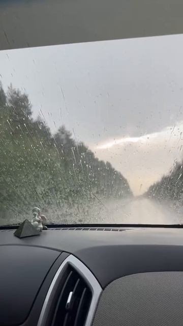 Как работает антидождь на лобовом стекле !