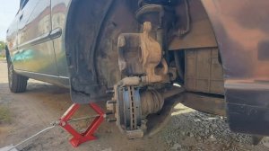 Замена передних тормозных колодок Hyundai Accent 2. Обслужив?