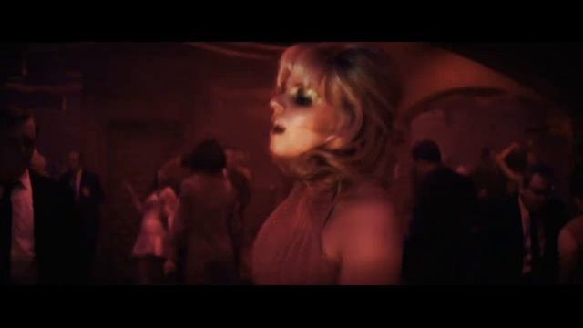 Танец в клубе 1965 (кадры из к/ф "Прошлой ночью в Сохо/Last Night in Soho", 2021) смотреть онлайн