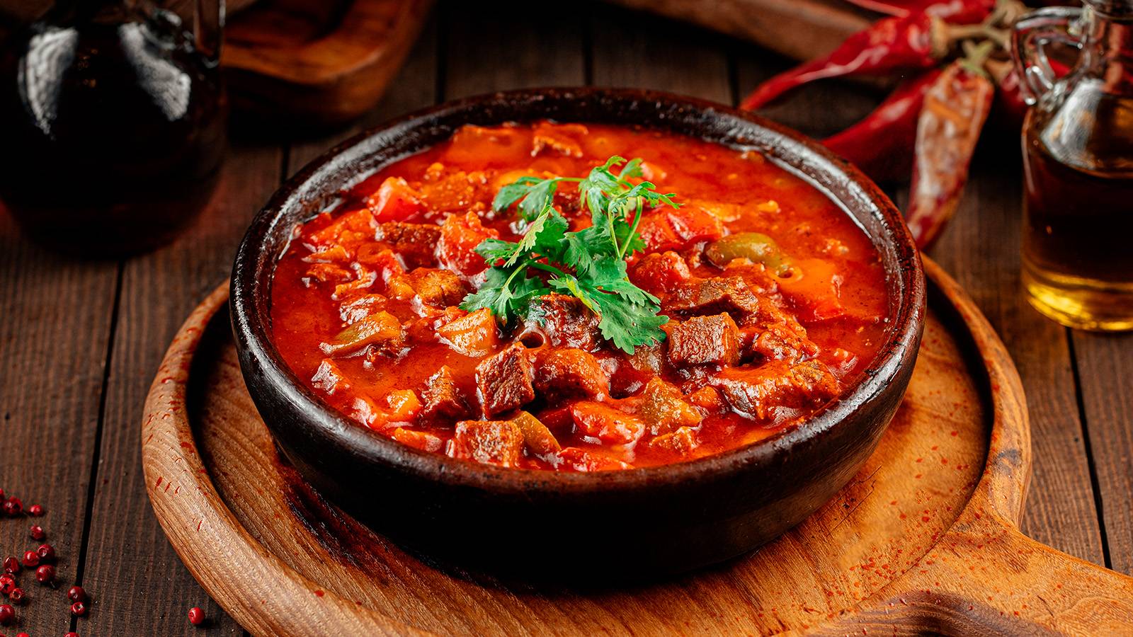 Чашушули — традиционное блюдо грузинской кухни, которое готовят из нежной говядины. Рецепт Чашушули смотреть онлайн