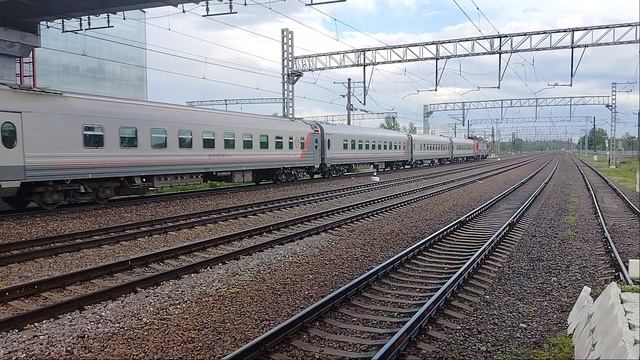 30 мая 2025 г. Электровоз ЭП20-024 с Пассажирским поездом Любань смотреть онлайн