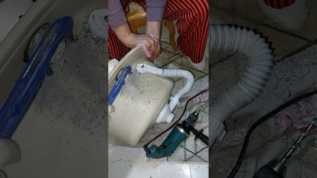 Снятие смесителя с раковины с прикипевшей гайкой