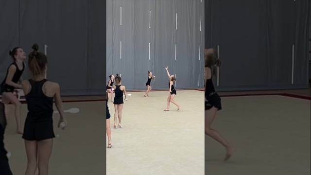 Через неделю первый раз выступаем с булавами, пожелайте удачи #ульянамишкурова2013 #rg #хг #спорт смотреть онлайн