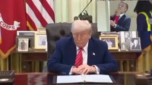 😁Трамп прокомментировал видео где жена Макрона бьёт его по лицу: