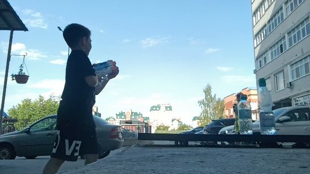 Сражение водяными пистолетами 🏆?????? смотреть онлайн