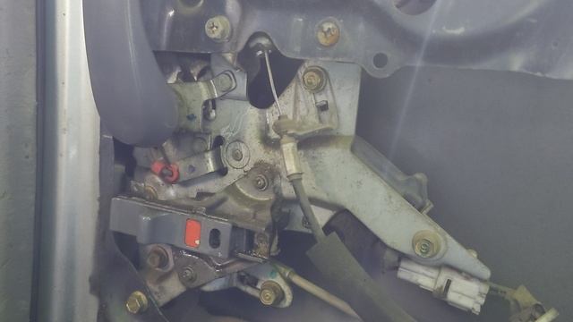 Механизм замка сдвижной двери Toyota Previa