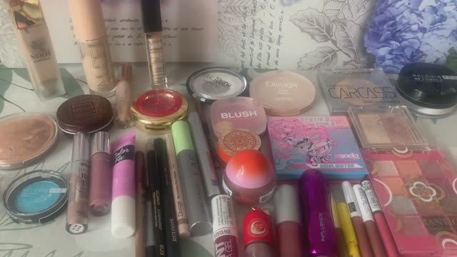 Косметичка на июнь 2025 г. смотреть онлайн