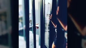 как открыть балконную дверь изнутри лайфхак