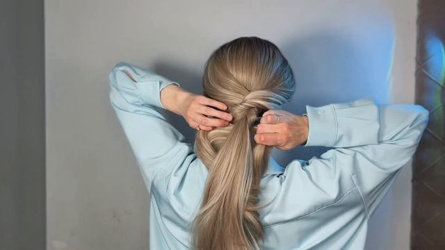 ОЧЕНЬ КРАСИВАЯ И БЫСТРАЯ ПРИЧЕСКА ВМЕСТО ОБЫЧНОГО ХВО смотреть онлайн