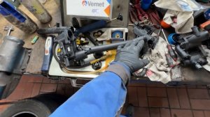 Фольксваген Кадди замена корпуса термостата.