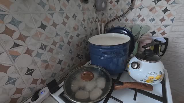 Отвлекающий маневр.. Купили корм для живности, нажарили котлет на ужин. смотреть онлайн