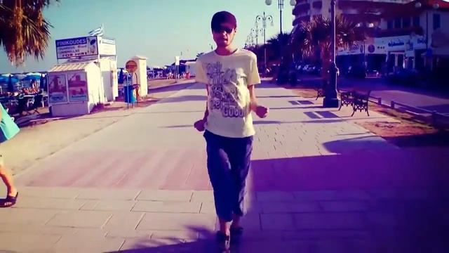 Михаил Кшиштовский - Pink Fluffy Unicorns Dancing On Rainbows смотреть онлайн